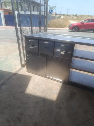 Mueble cafetero y copero metálico