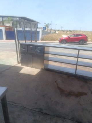 Mueble cafetero y copero metálico