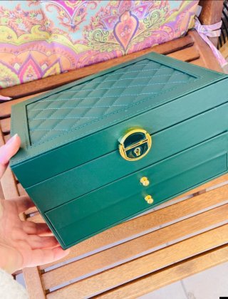 Joyero verde 3 niveles con detalles dorados