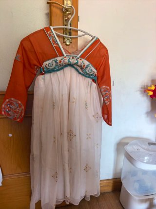 Vestido chino naranja y beige 6-7 años