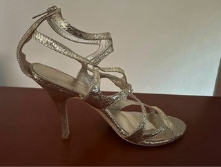 Sandalias doradas tacón alto