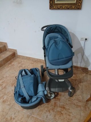 Carrito de bebé azul