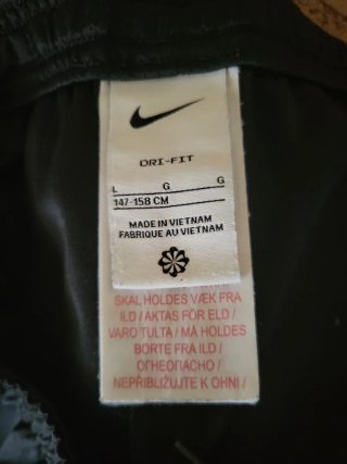 Pantalón corto niño Nike negro y dorado