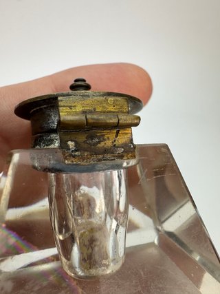 Tintero antiguo cristal tapa metálica