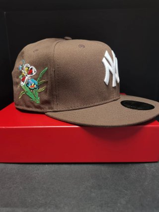 Gorra New Era 59FIFTY Marrón Mariposa Talla7.1/2