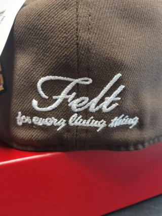 Gorra New Era 59FIFTY Marrón Mariposa Talla7.1/2