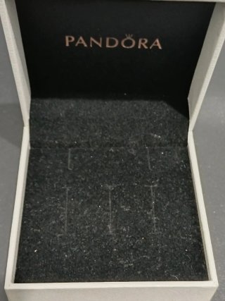 Bolsa y caja Pandora