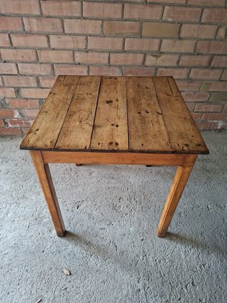 Mesa antigua de madera