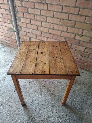 Mesa antigua de madera