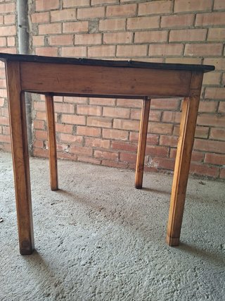 Mesa antigua de madera