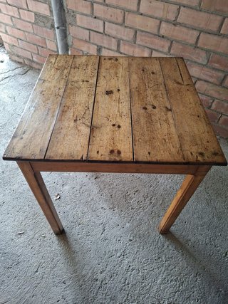 Mesa antigua de madera