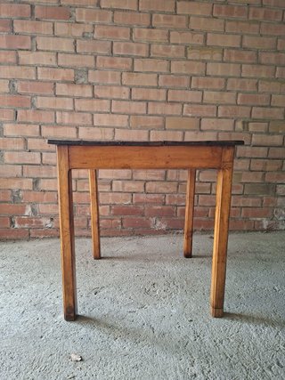 Mesa antigua de madera
