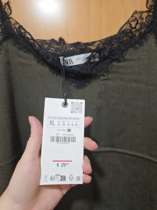 Top lencero Zara verde con encaje negro