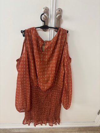 Vestido sin hombros ajustado estampado