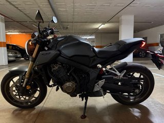 Honda CB650R Gris y Dorado
