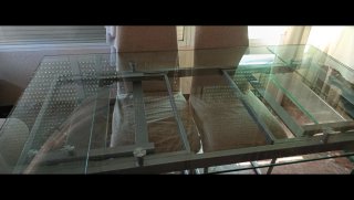 Mesa cristal y 4 sillas cuero y fundas de regalo