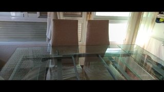 Mesa cristal y 4 sillas cuero y fundas de regalo