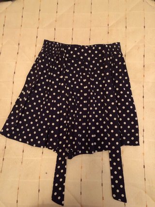 Falda corta lunares azul y blanco