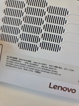 Console portatile Lenovo Legion Go S Z2Go con 16GB di RAM e 512GB di spazio di archiviazione