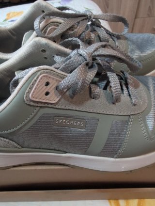 Tenis / Bambas grises y plateadas