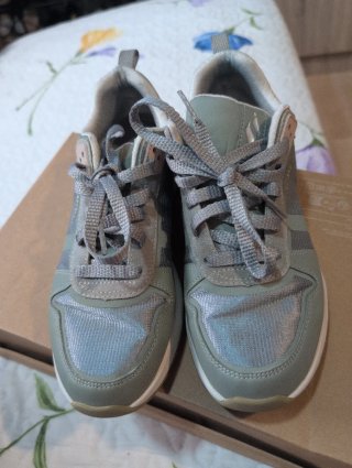 Tenis / Bambas grises y plateadas