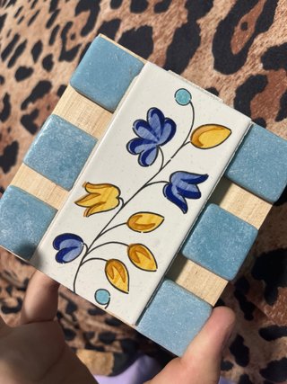 Arte in piastrelle di ceramica e legno