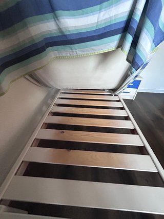 Cama y cabecero 90x190 con mesita y colchón