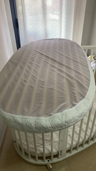 Cuna Stokke ovalada blanca