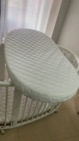 Cuna Stokke ovalada blanca