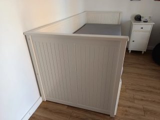 Diván y mesita de noche Ikea