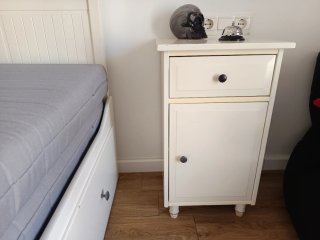 Diván y mesita de noche Ikea