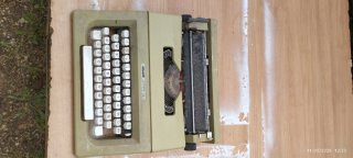 Máquina de escribir Olivetti Lettera 25