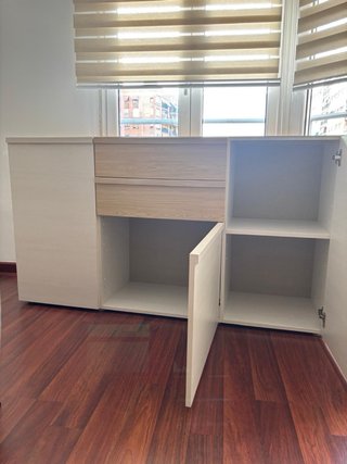Cómoda blanca y madera