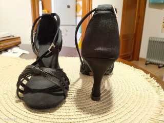 Zapatos de baile negros con pedrería