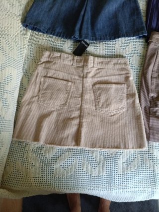Lote 4 faldas: beige, azul, morado