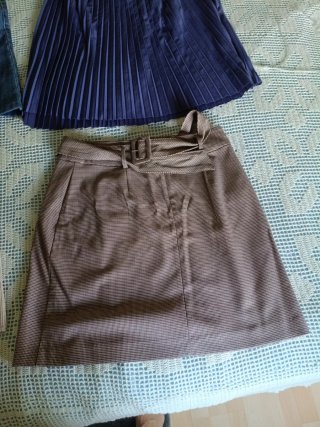 Lote 4 faldas: beige, azul, morado