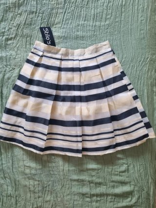 Falda plisada rayas negro/crema. Talla M