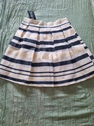 Falda plisada rayas negro/crema. Talla M