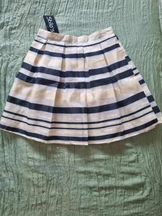Falda plisada rayas negro/crema. Talla M