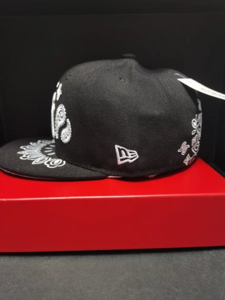 Gorra New Era 59FIFTY Paisley Blanco Talla7.1/8