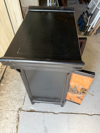 Comodino orientale in legno