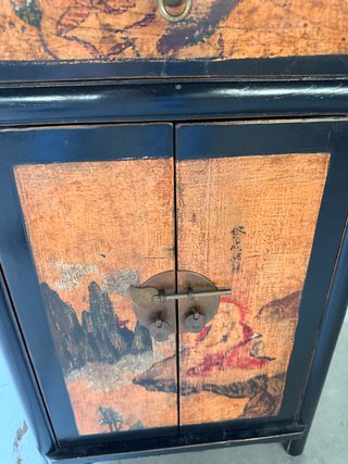 Comodino orientale in legno