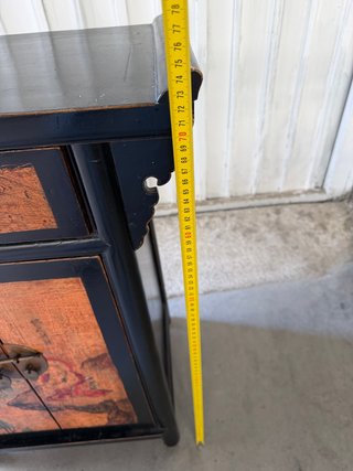 Comodino orientale in legno