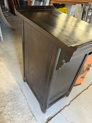 Comodino orientale in legno