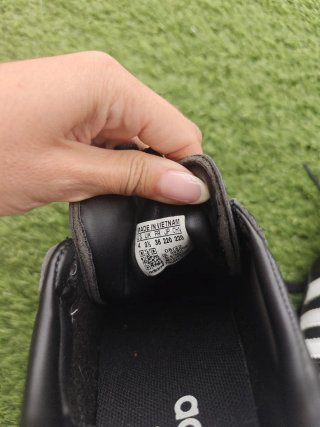 Zapatillas Adidas Negras y Blancas