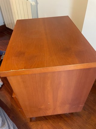 Estantería madera cristal y cajoneras ruedas