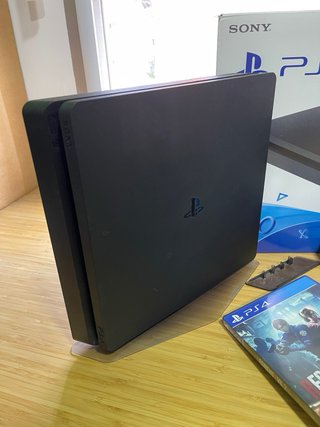 PS4 Slim + 2 Mandos, Juegos y extras