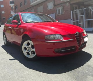 Alfa Romeo 147 2004 pegatina B 199mil kl único pro