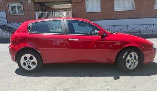 Alfa Romeo 147 2004 pegatina B 199mil kl único pro