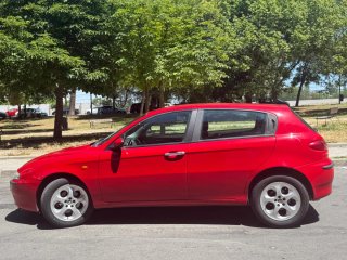 Alfa Romeo 147 2004 pegatina B 199mil kl único pro